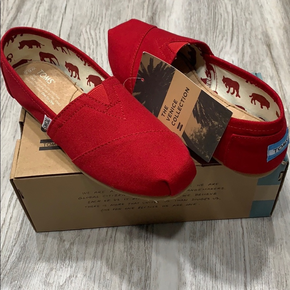 Women’s Red Toms